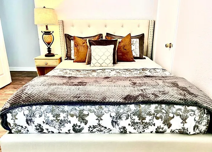 Villa Luxurious In *